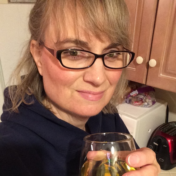 Meet your Posher, Jennifer - Picture 1 of 1